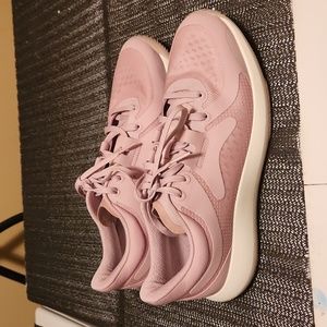 Lululemon Strongfeel Women’s Trainers Sz 10.5. Rose Pink with Box